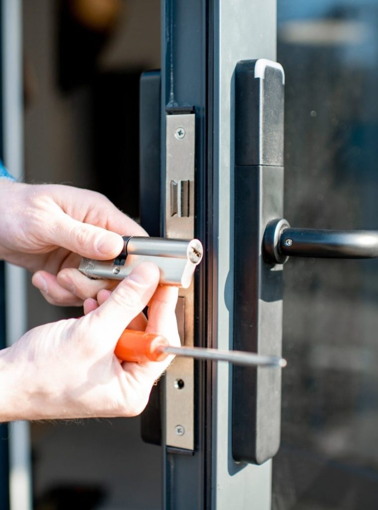 man-changing-core-of-a-door-lock-e1641454921975